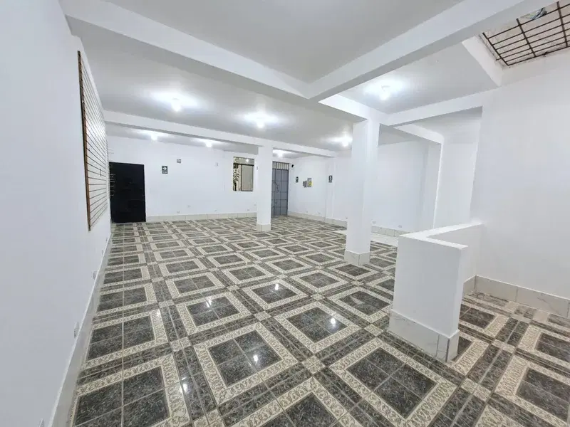 ALQUILO ALMACEN 100m²