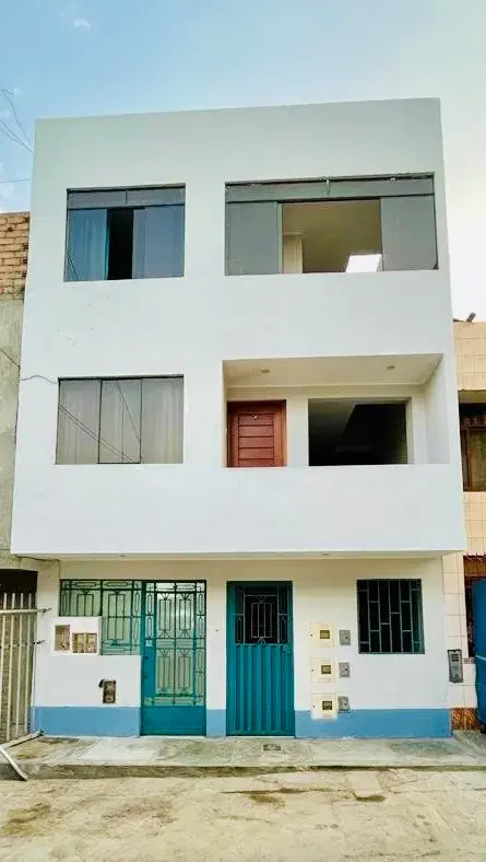 Casa de 3 pisos independientes. 90 m²